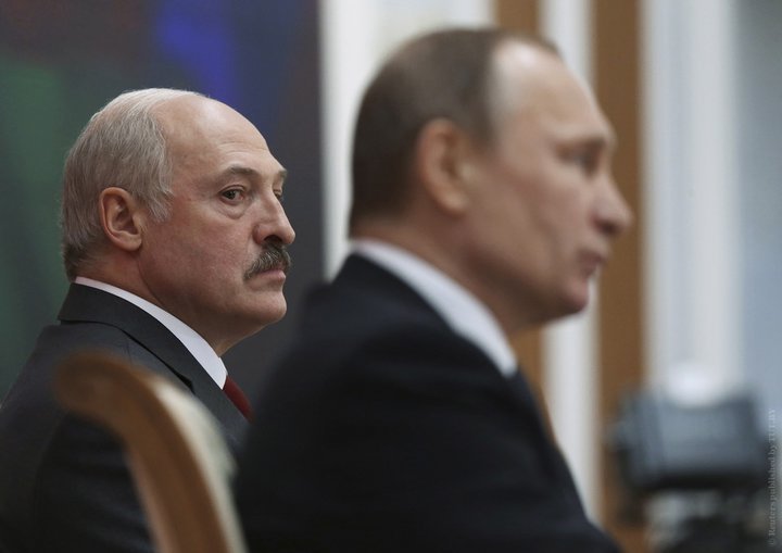 Капитуляция Лукашенко перед Кремлем: Согласны ли на это граждане Беларуси?