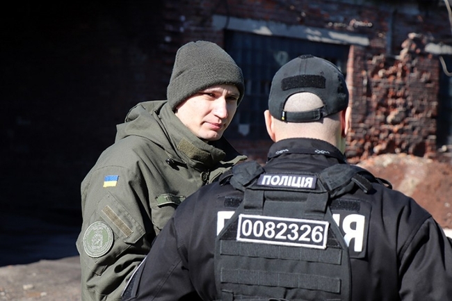 В Харькове гвардейцы и полицейские отработали совместные действия