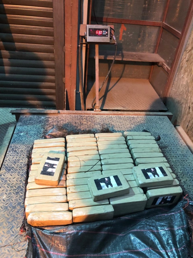 Скануючи контейнер з бананами, одеські митники виявили 257 кг кокаїну