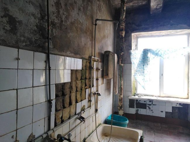 «Было плохо, сделали невыносимо» – жители общежития на ХТЗ жалуются на действия коммунальщиков