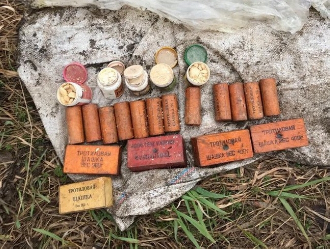 На Луганщині СБУ виявила схрон із військовими засобами ураження