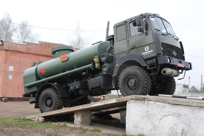 У Чернігові випробовують новий український військовий паливозаправник