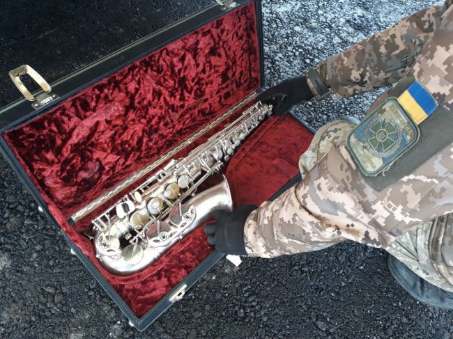У КПВВ «Гнутове» зупинили донеччанина із саксофоном вартістю більше півмільйона гривень