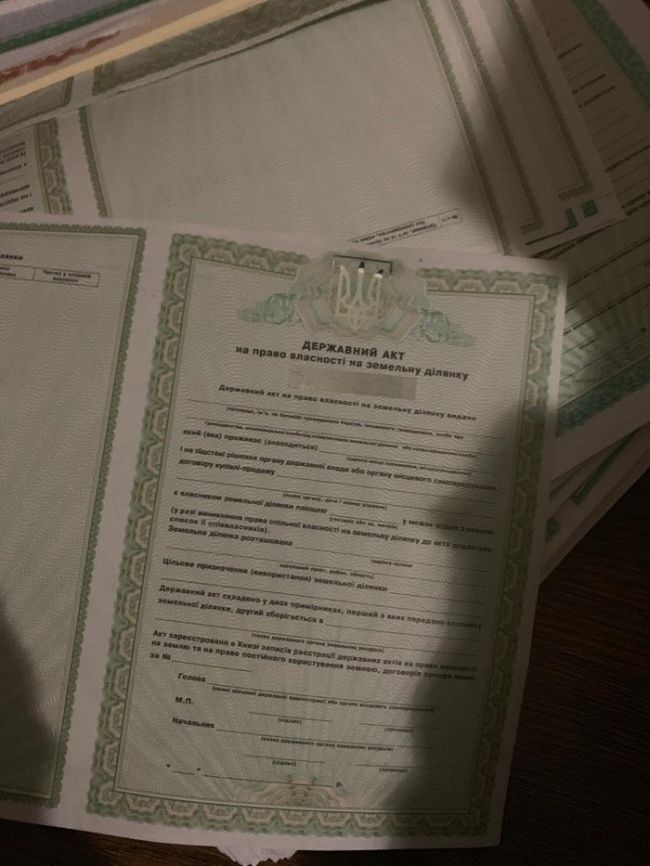 СБУ блокувала масштабне виготовлення підроблених українських документів для іноземців