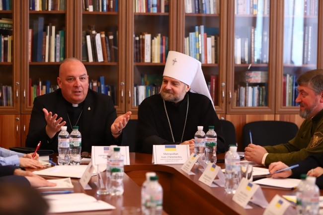 У Києві відбувся круглий стіл, де обговорили капеланство в умовах гібридного конфлікту