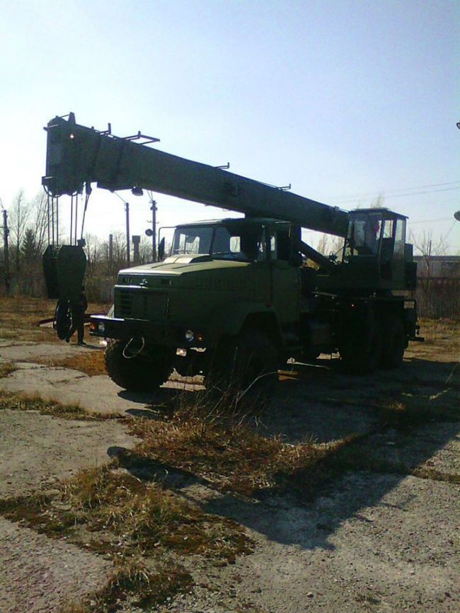 Дрогобицький завод автокранів відновив виробництво та готує спецтехніку для Збройних сил (ФОТО)