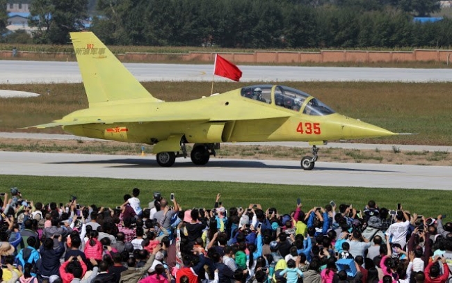 Україна зацікавлена в організації виробництва багатоцільового літака Hongdu L-15
