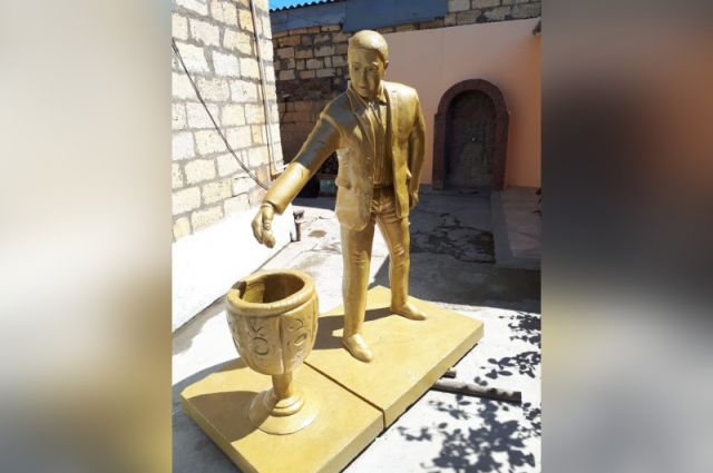 В Дагестане установят скульптуру человеку, донесшему мусор до урны