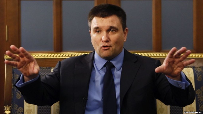 Клімкін закликав жителів окупованого Донбасу не отримувати російські паспорти