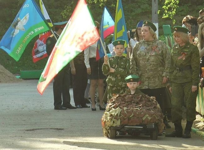 Победобесие. Генерал-майор Виталий Сидоров принял парад у рязанских детсадовцев