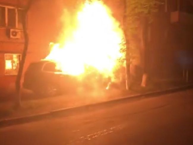 Головреду одного з телеканалів спалили автівку (ВІДЕО)