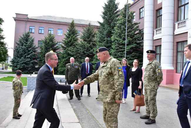 Північноатлантичний альянс продовжує надавати допомогу Україні у вдосконаленні військової освіти