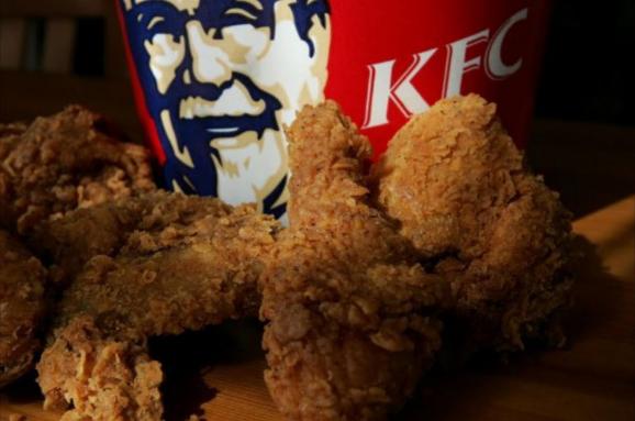 Студент год бесплатно питался в KFC. Как он это делал