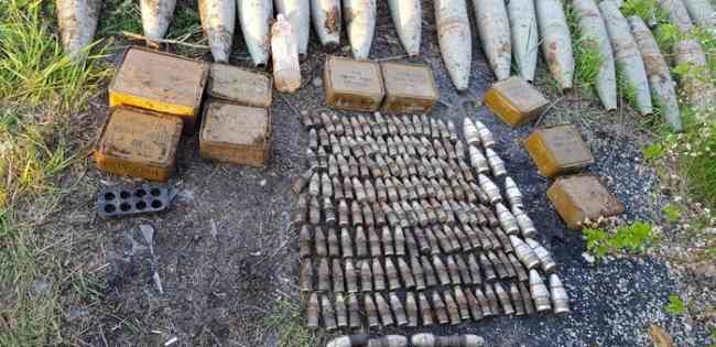 На Луганщині СБУ виявила арсенал із військовими засобами ураження