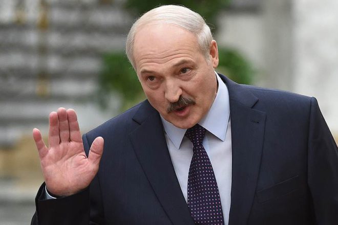 Лукашенко отдаляется от Кремля и хочет укрепления своей власти через референдум