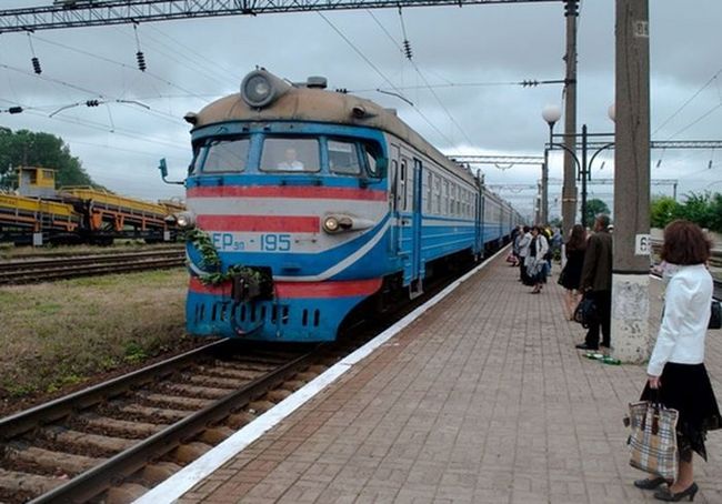 Юлия Светличная: пригородные поезда возвращены