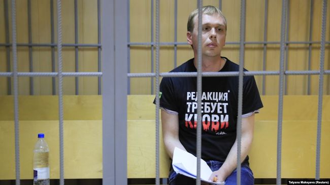 Росія: затриманого «за наркотики» журналіста взяли під домашній арешт