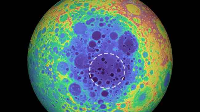 Під найбільшим кратером Місяця знайшли аномальну речовину