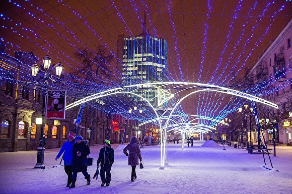В Челябинске начался демонтаж новогодней иллюминации