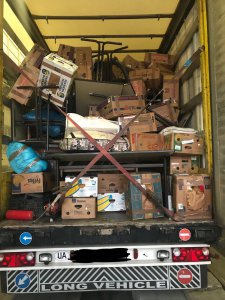 Волинські митники серед вантажу із гуманітарною допомогою виявили прихований товар на 700 тис. гривень