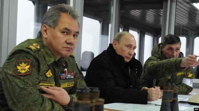 К чему готовятся? Путин внезапно поднял войска по учебной тревоге