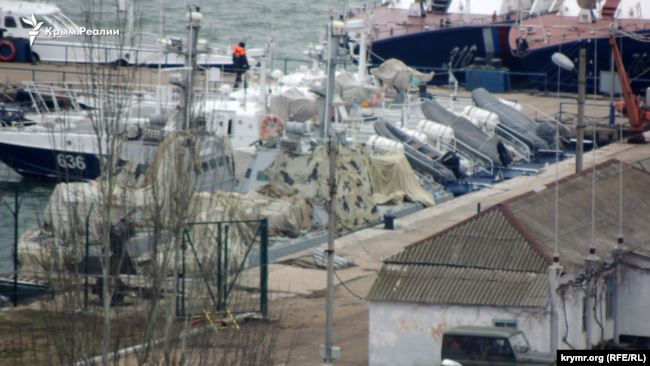 Захоплені українські кораблі зникли з порту Керчі