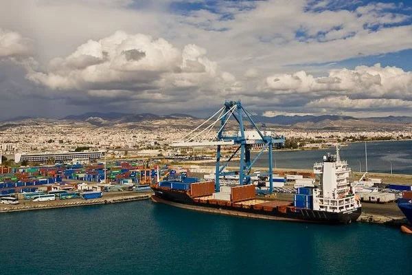 Кипр отказался закрыть порты для кораблей ВМФ России