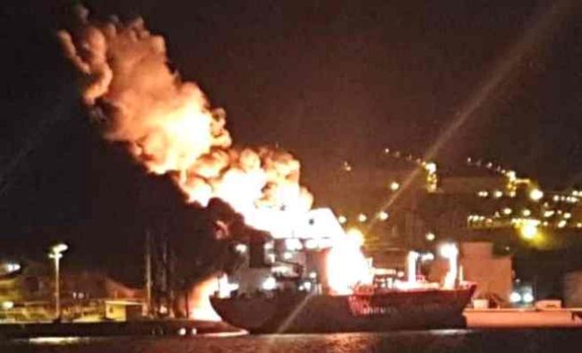 В Турции взорвался нефтяной танкер: первые подробности и фото