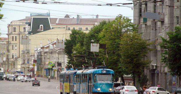 На улице Алчевских ограничено движение транспорта. Трамвай №3 временно изменит маршрут, а №7 - не будет ходить
