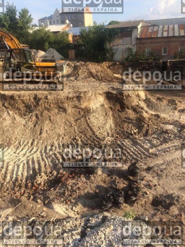 В центре Харькова строители наткнулись на черепа и скелеты