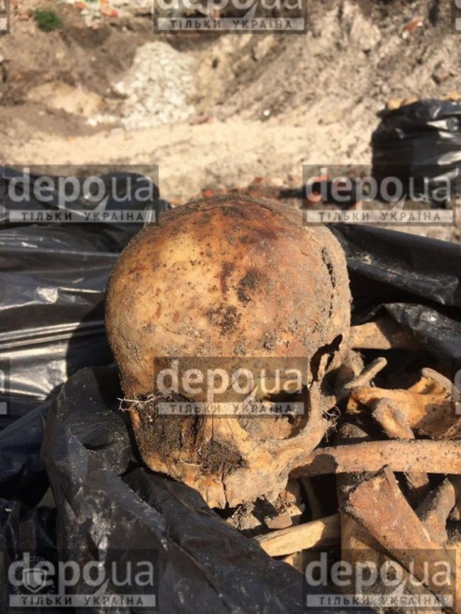 В центре Харькова строители наткнулись на черепа и скелеты