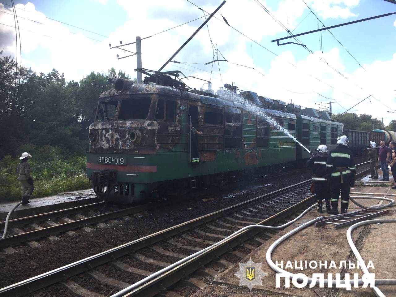 В Харьковской области на железнодорожной станции горел электровоз (ФОТО)