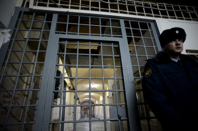 Тюрьма народов: в России отправили за решетку пенсионерку, оскорбившую чиновника