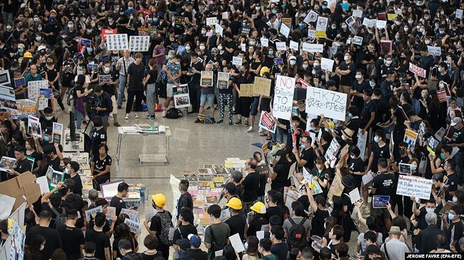 Гонконг: протестувальники знову вийшли на вулиці попри заборону влади