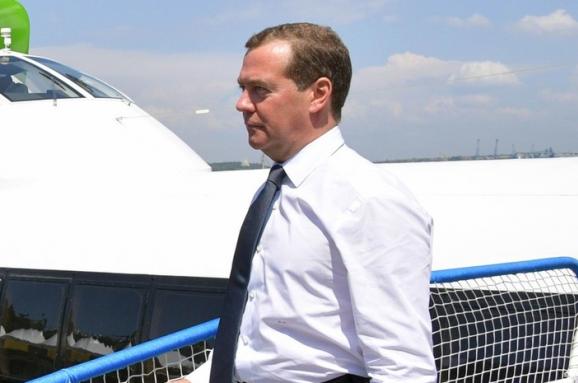 МЗС Украины назвал циничным визит Медведева в Крым на парад оккупационного флота