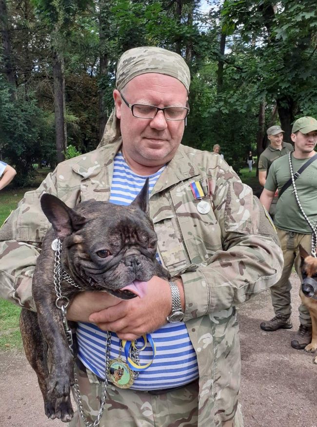 Во Львове наградили собак, которые выполняли боевые задания на Донбассе: ЯРКИЕ ФОТО