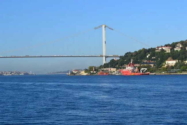 Украинские учебные катера пересекли Босфор и провели обучение на базе ВМС Турции