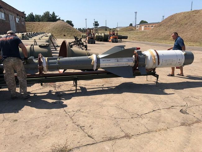 Конфісковані російські ракети до ЗРК С-125 передані українській армії