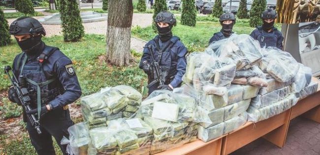 Подозреваемый в контрабанде 400 кг кокаина сбежал из Украины