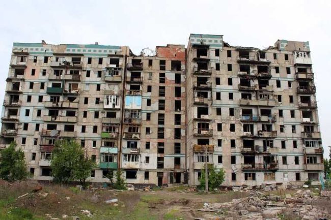 Прелести «русского мира»: в сети показали разграбленную многоэтажку в оккупированном Донецке