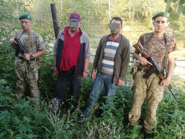 В Ужгородському районі прикордонники затримали нелегалів з Туреччини