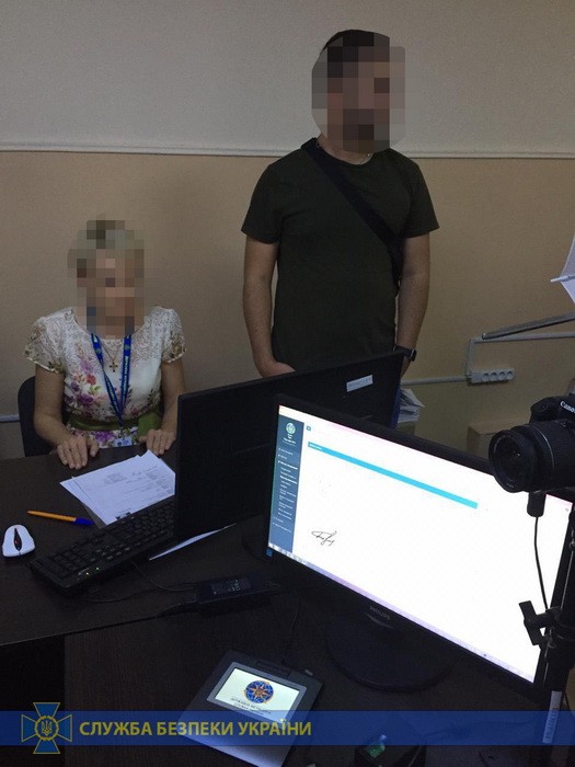 У Києві СБУ викрила на хабарі посадовця Центрального міжрегіонального управління міграційної служби