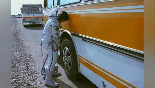 Российские космонавты рискуют прервать традицию Гагарина мочиться на колесо автобуса