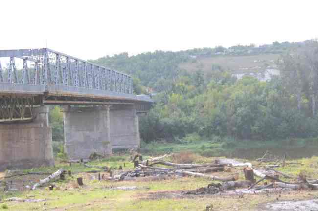 Демонтаж у Станиці: в Луганській ОДА розповіли, як поводиться так звана лнр і про КУНГ біля зламу мосту