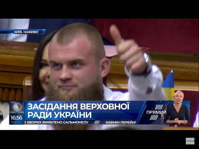 Депутат Слуги народа носит российский шеврон: украинские политики возмущены