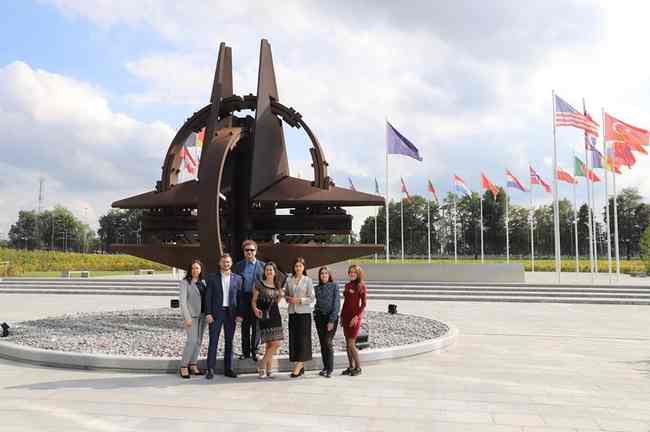 Українські журналісти відвідали штаб-квартиру НАТО у Брюсселі