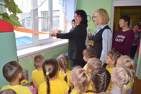 В Коми чиновники торжественно открыли окна и балконные двери в детском саду