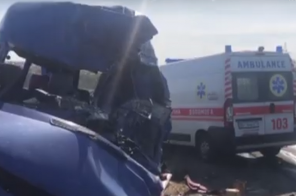 В Одесской области переполненная маршрутка столкнулась с грузовиком, по меньшей мере 9 погибших