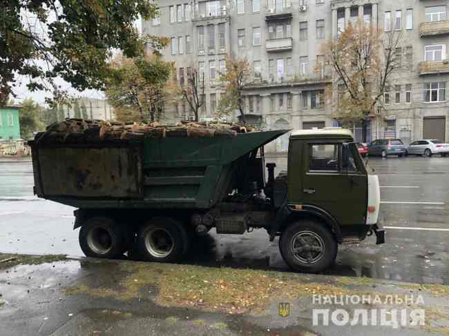 В Харькове изъяли два грузовика с древесиной без маркировочных бирок (ФОТО)