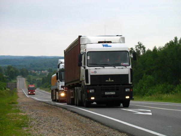 В Україні набув чинності закон про штрафи за руйнування доріг фурами – скільки платитимуть порушники